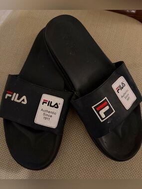Fila Black Classic Slide Sandals with White Logo Patches and Red Accent Sz 10